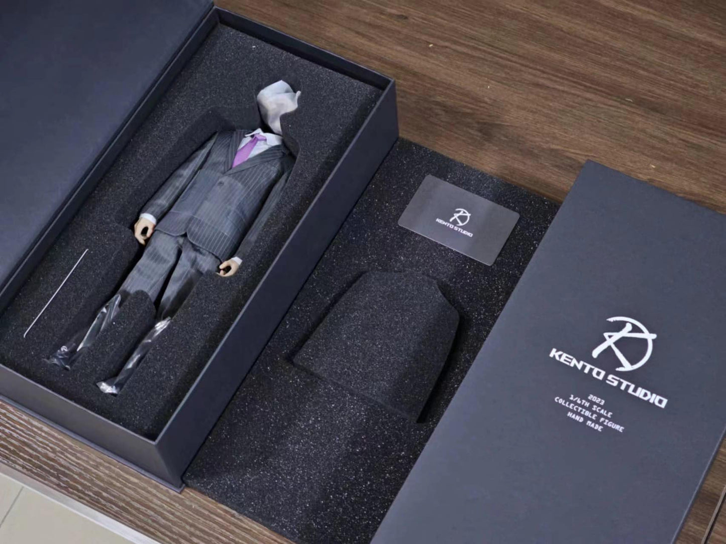 Figura Millionaire marca Kento Studio K001 x EM Custom Studios escala 1/6