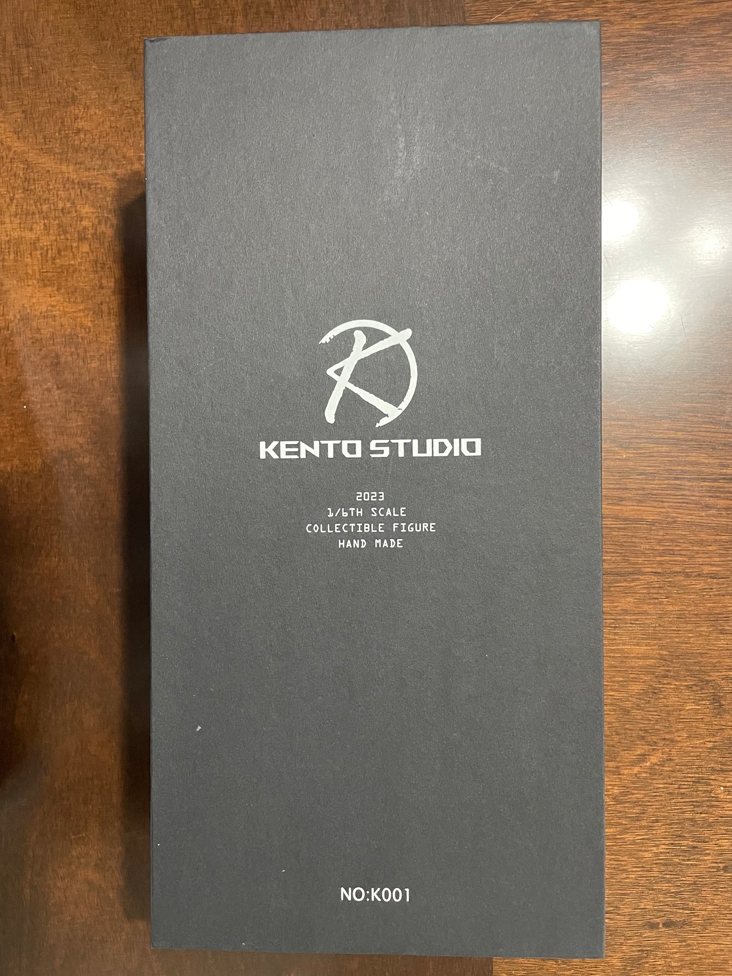 Figura Millionaire marca Kento Studio K001 x EM Custom Studios escala 1/6