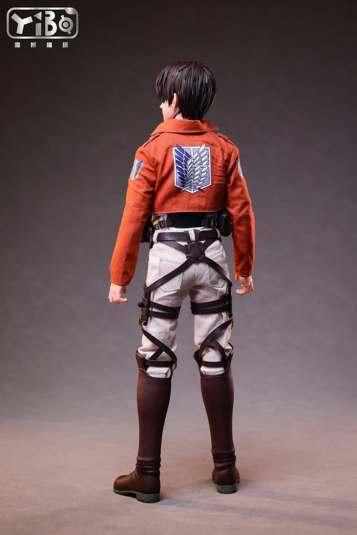 Preventa Figura Eren (pack doble) marca Yibo Toys YB-R2014 escala 1/6