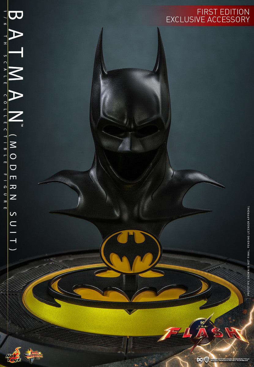 Pedido Figura BATMAN (Modern Suit) - The Flash marca Hot Toys MMS712 escala 1/6