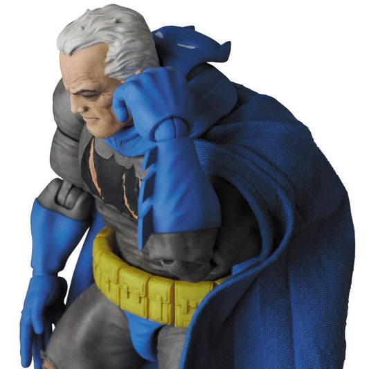 Pedido Figura Batman - The Dark Knight Returns: Triumphant - MAFEX marca Medicom Toy No.119 escala pequeña 1/12
