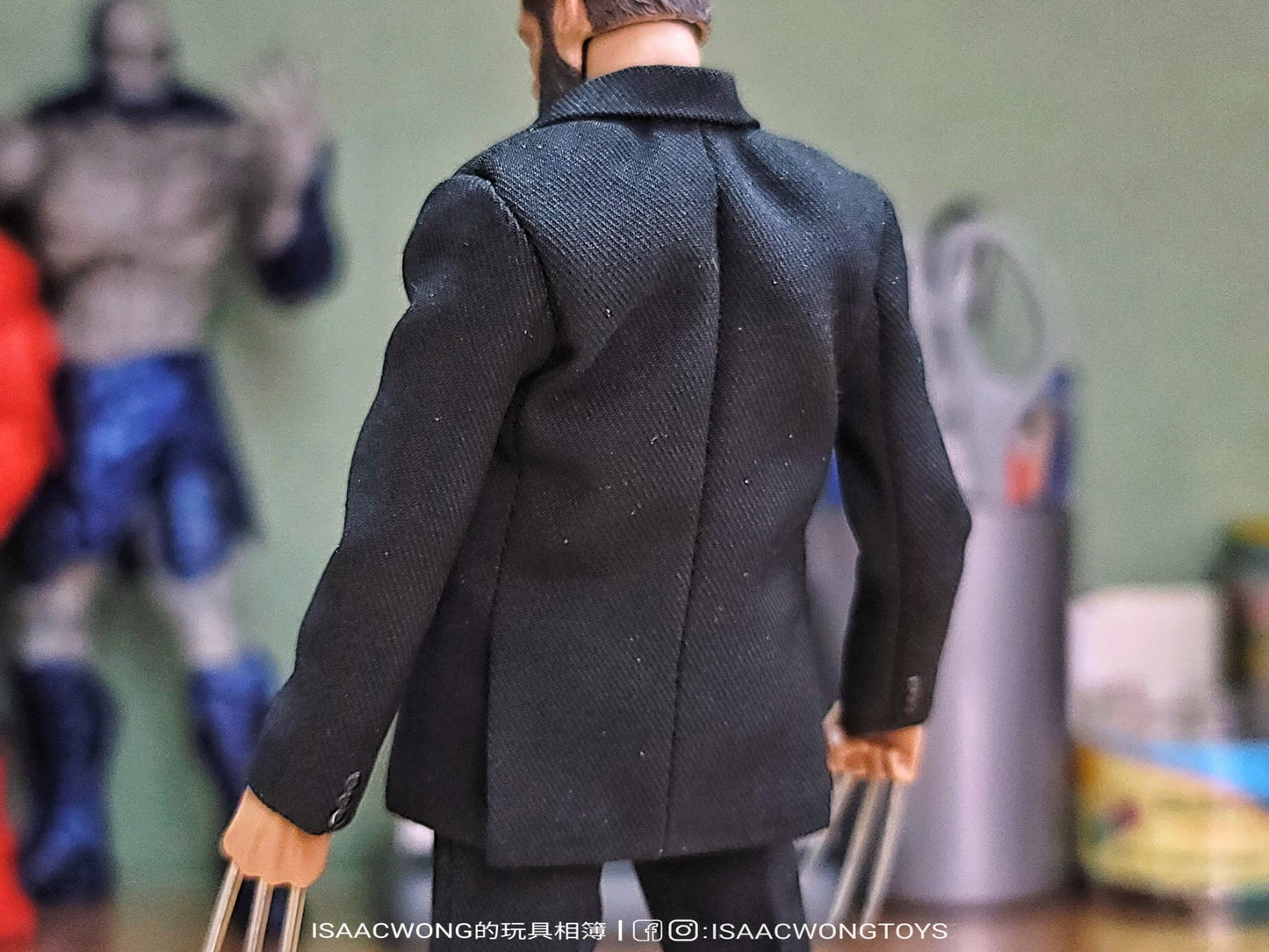 Pedido Figura Logan traje negro marca Nota Studio escala pequeña 1/12