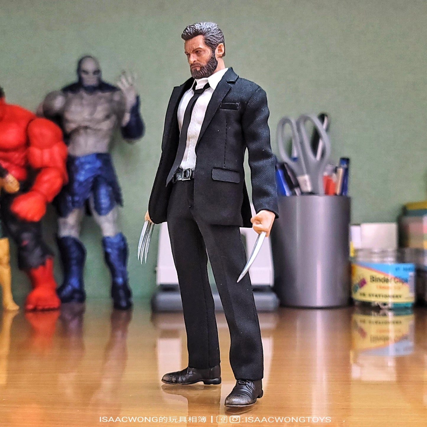 Pedido Figura Logan traje negro marca Nota Studio escala pequeña 1/12