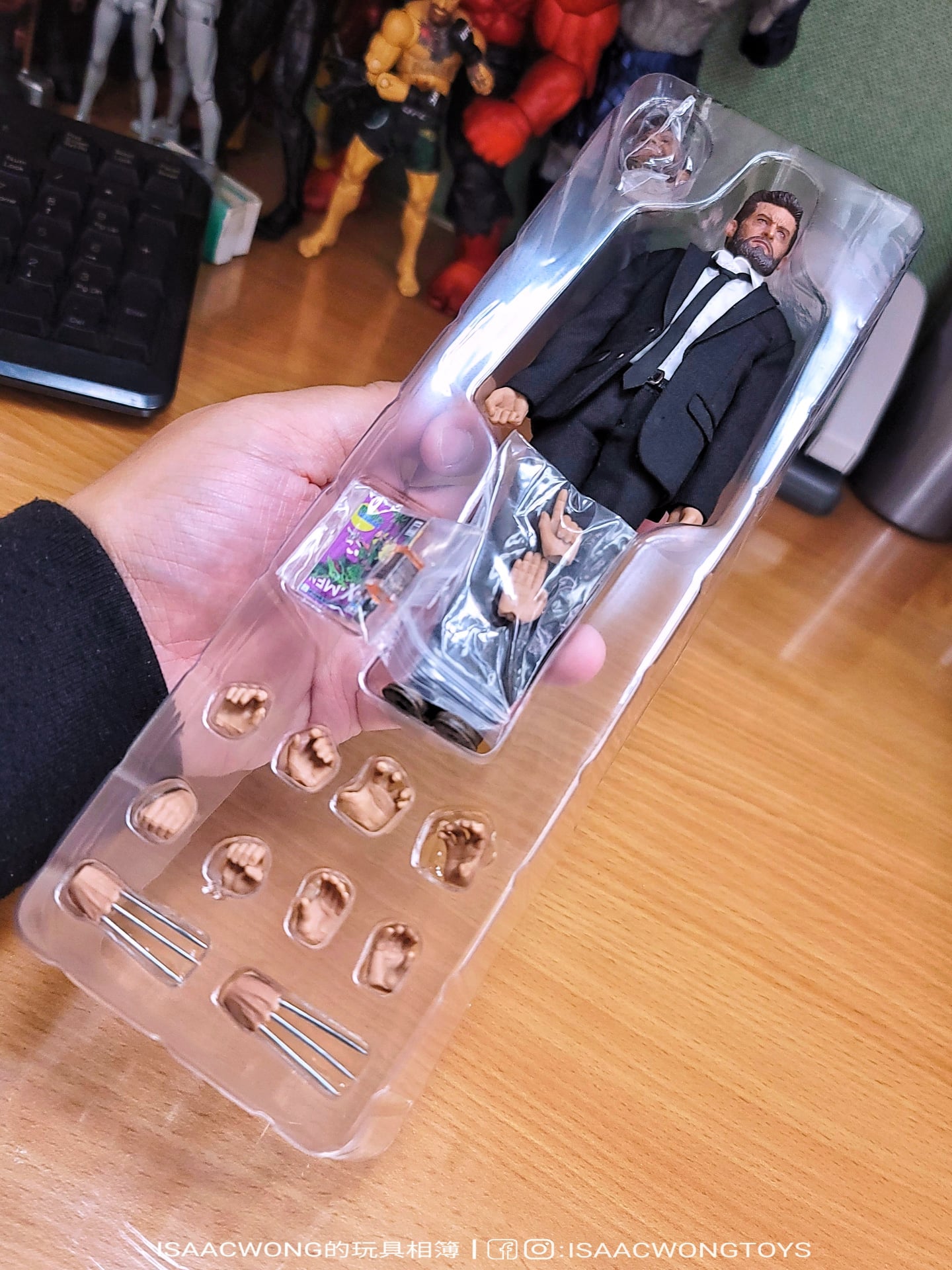 Pedido Figura Logan traje negro marca Nota Studio escala pequeña 1/12