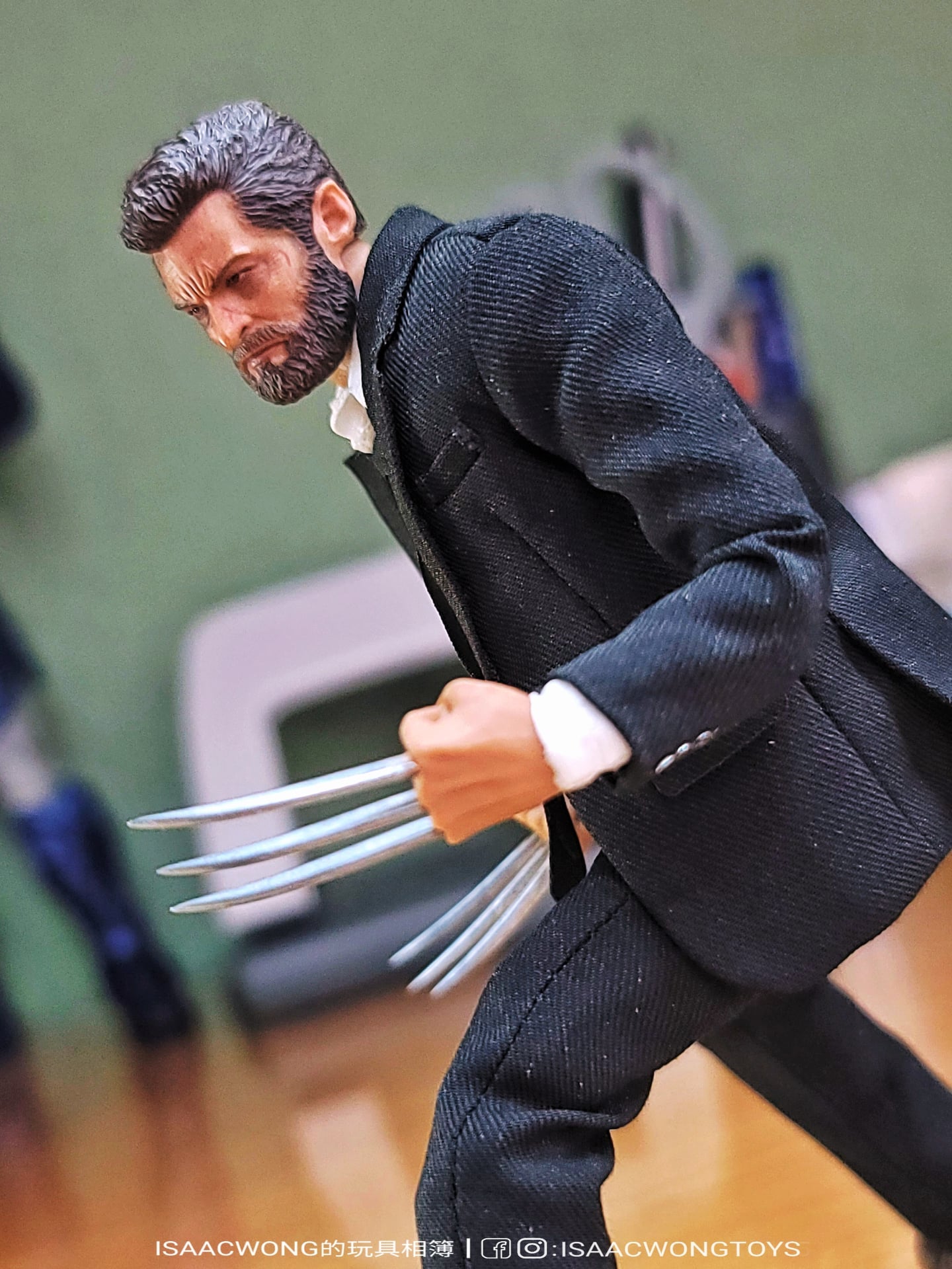 Pedido Figura Logan traje negro marca Nota Studio escala pequeña 1/12