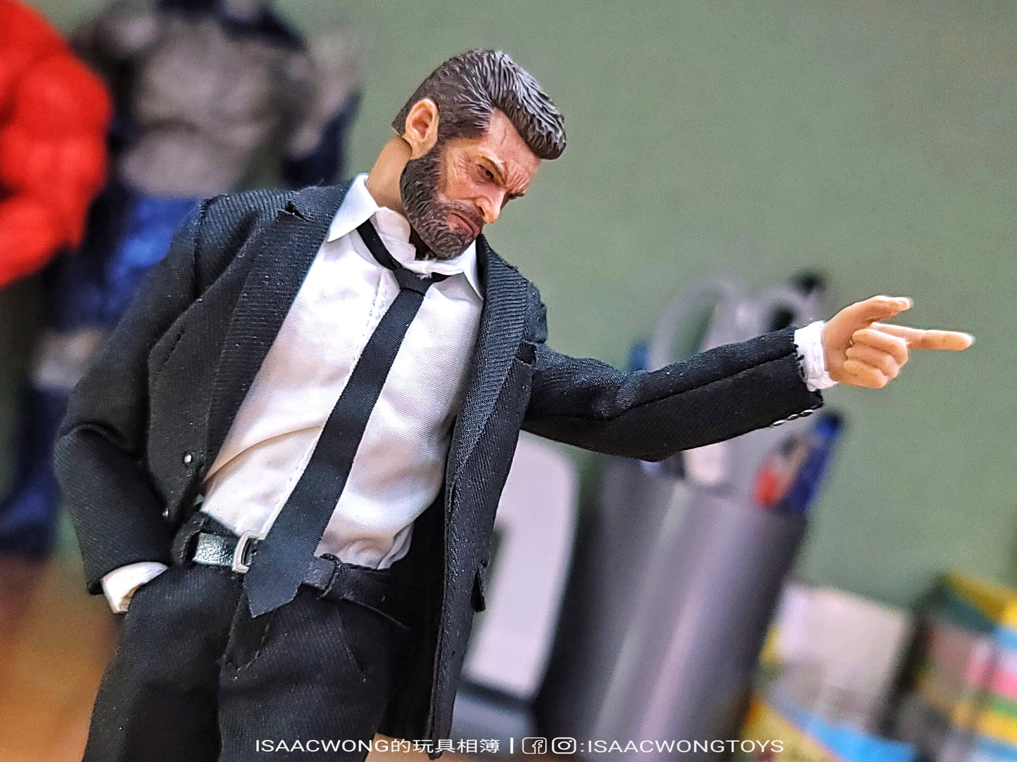 Pedido Figura Logan traje negro marca Nota Studio escala pequeña 1/12
