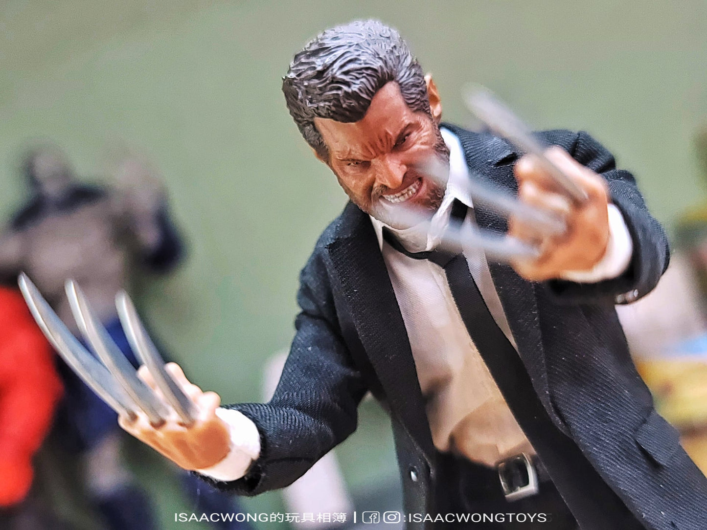 Pedido Figura Logan traje negro marca Nota Studio escala pequeña 1/12