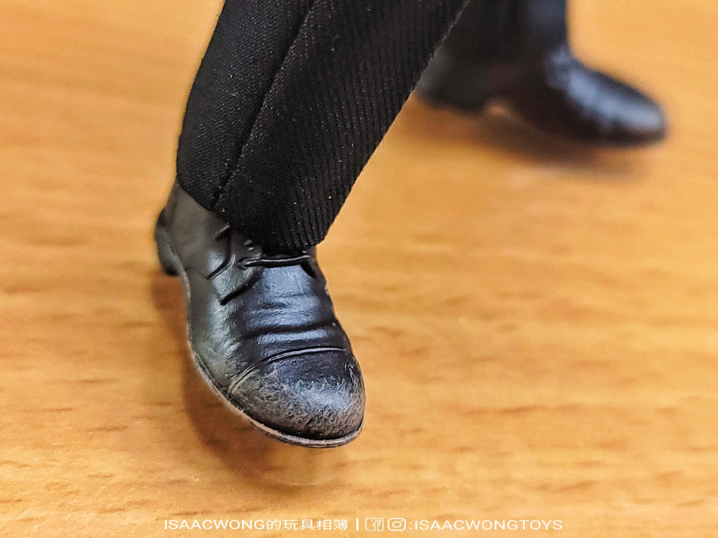 Pedido Figura Logan traje negro marca Nota Studio escala pequeña 1/12