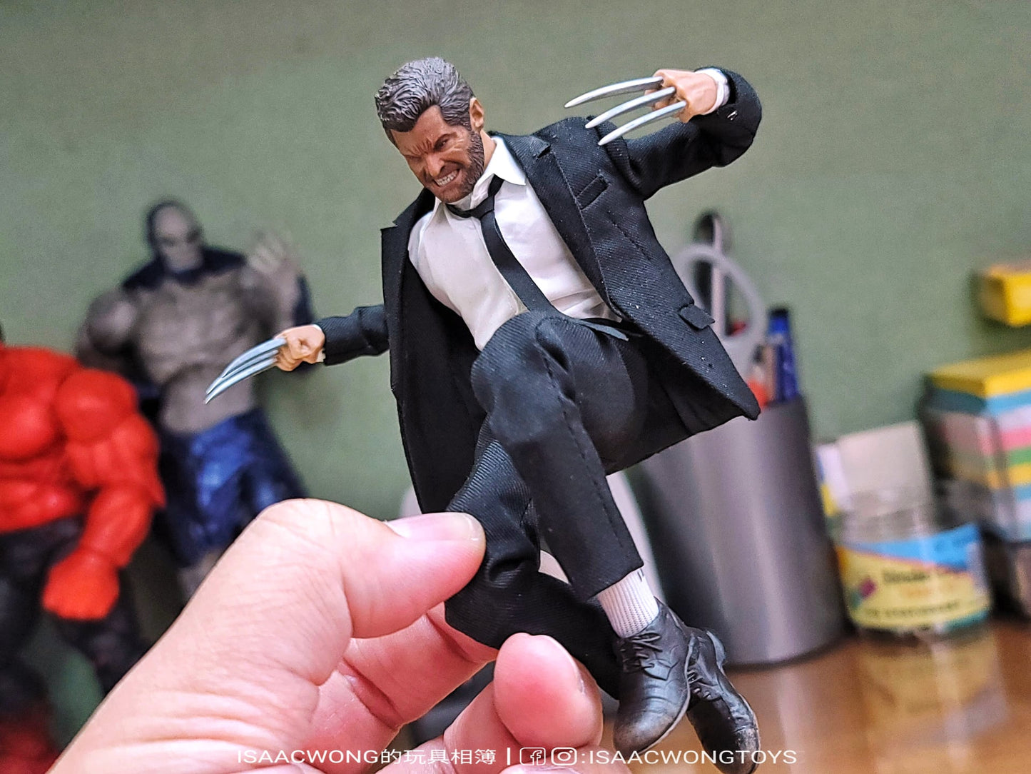 Pedido Figura Logan traje negro marca Nota Studio escala pequeña 1/12