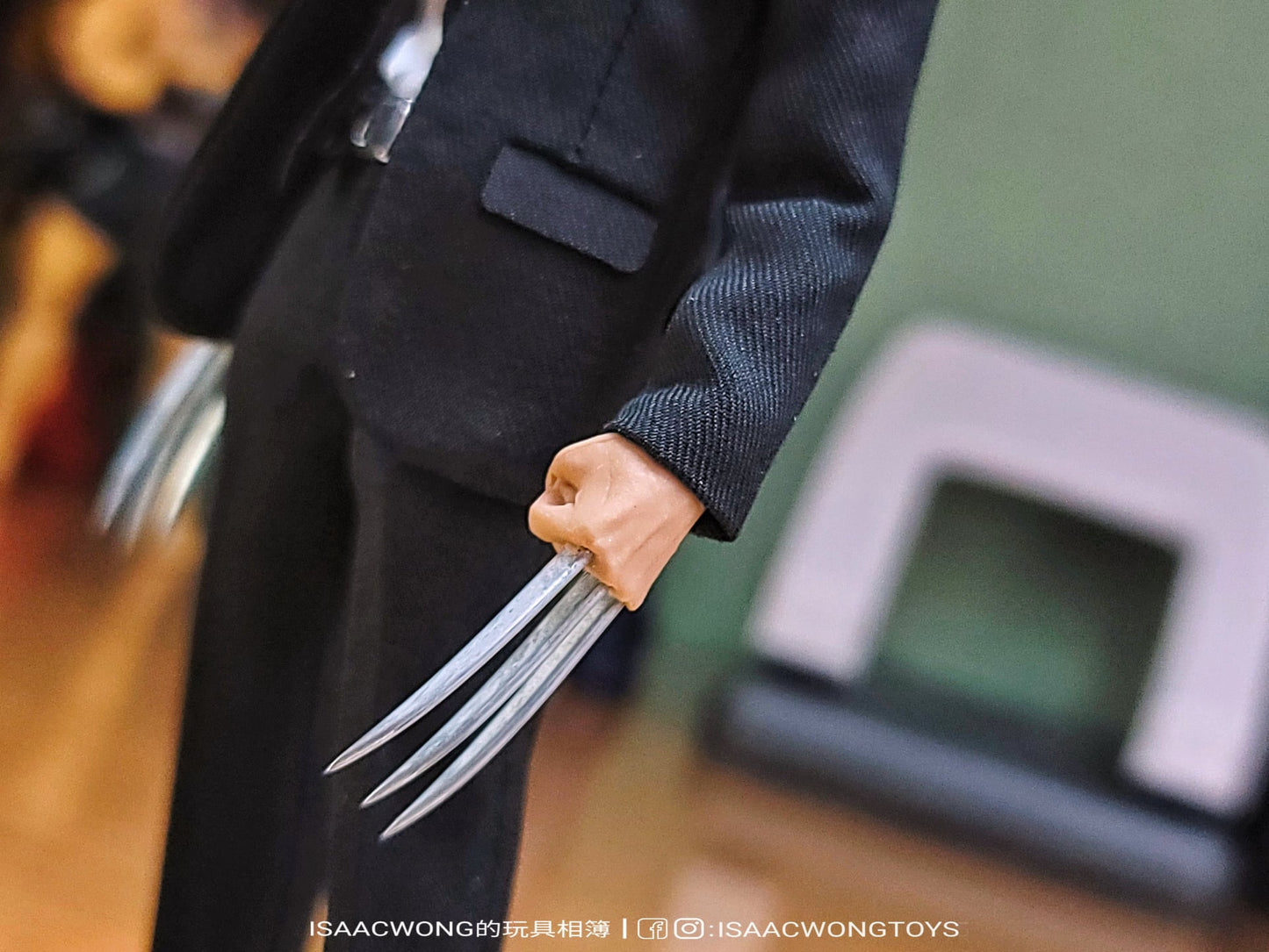 Pedido Figura Logan traje negro marca Nota Studio escala pequeña 1/12