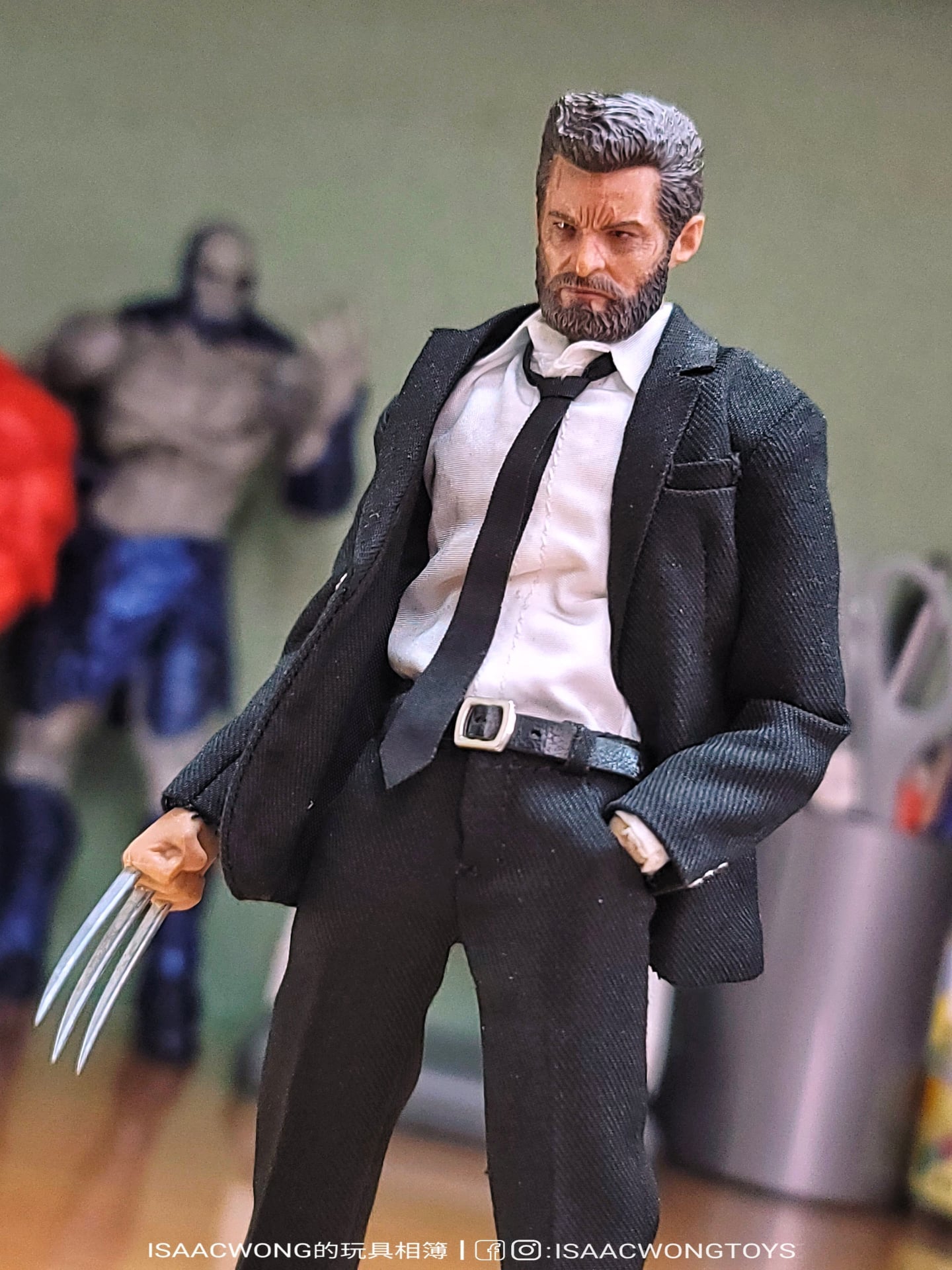 Pedido Figura Logan traje negro marca Nota Studio escala pequeña 1/12