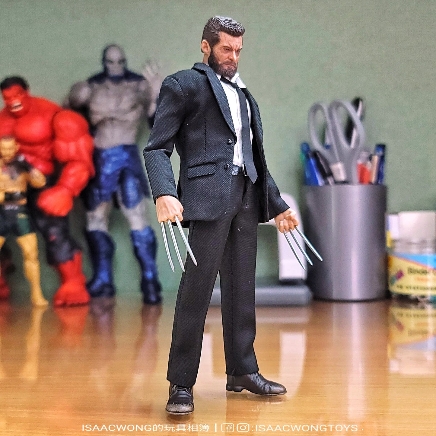 Pedido Figura Logan traje negro marca Nota Studio escala pequeña 1/12