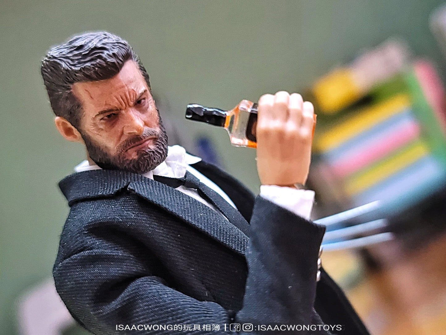 Pedido Figura Logan traje negro marca Nota Studio escala pequeña 1/12