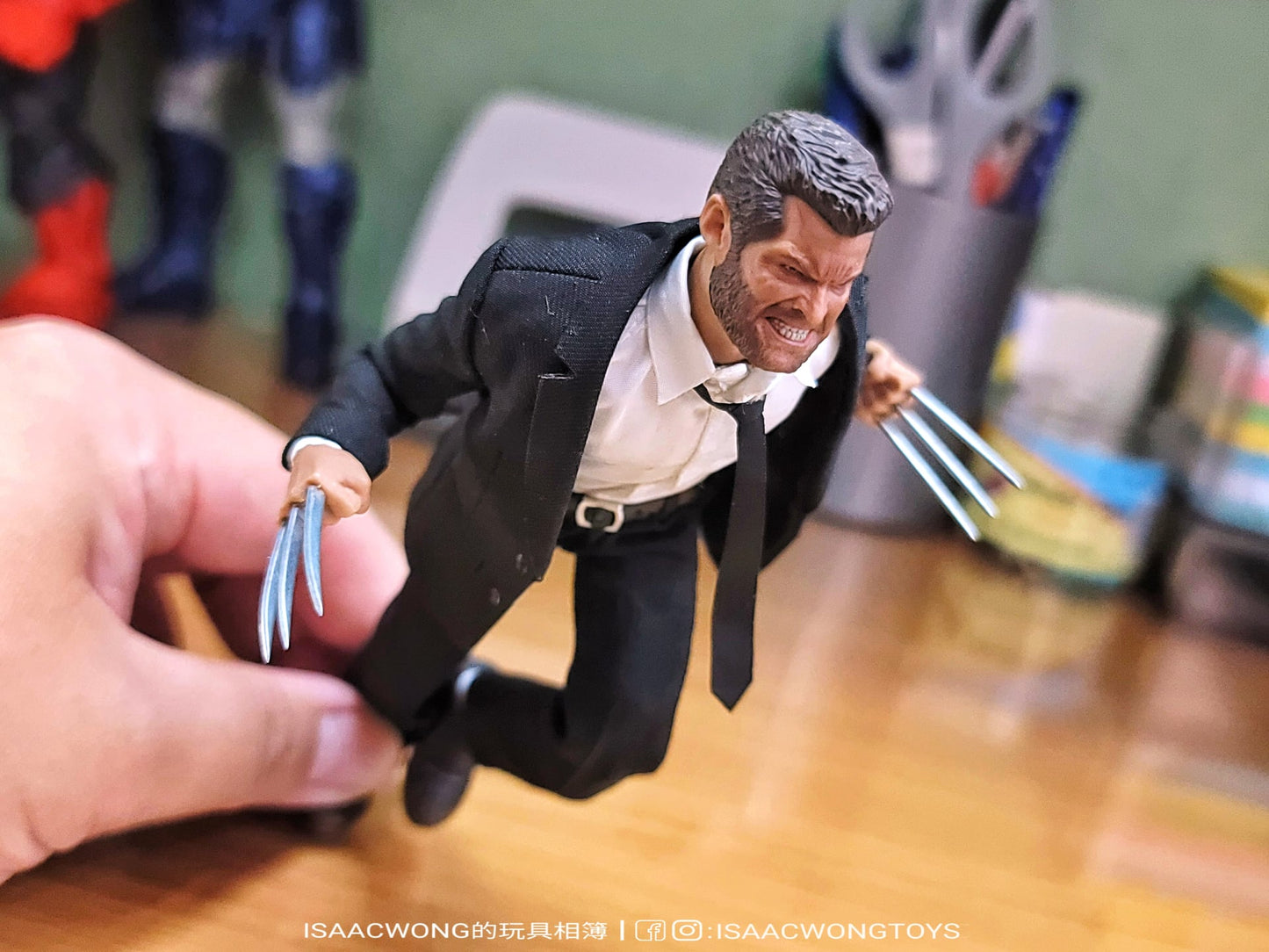 Pedido Figura Logan traje negro marca Nota Studio escala pequeña 1/12