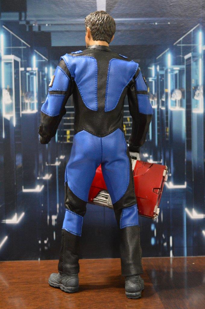Figura Tony (Deluxe) con traje de carreras marca EM Custom Studios escala 1/6