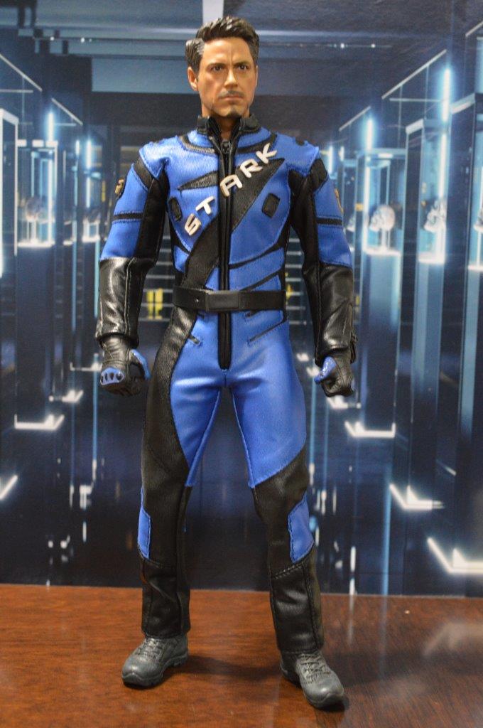 Figura Tony (Deluxe) con traje de carreras marca EM Custom Studios escala 1/6