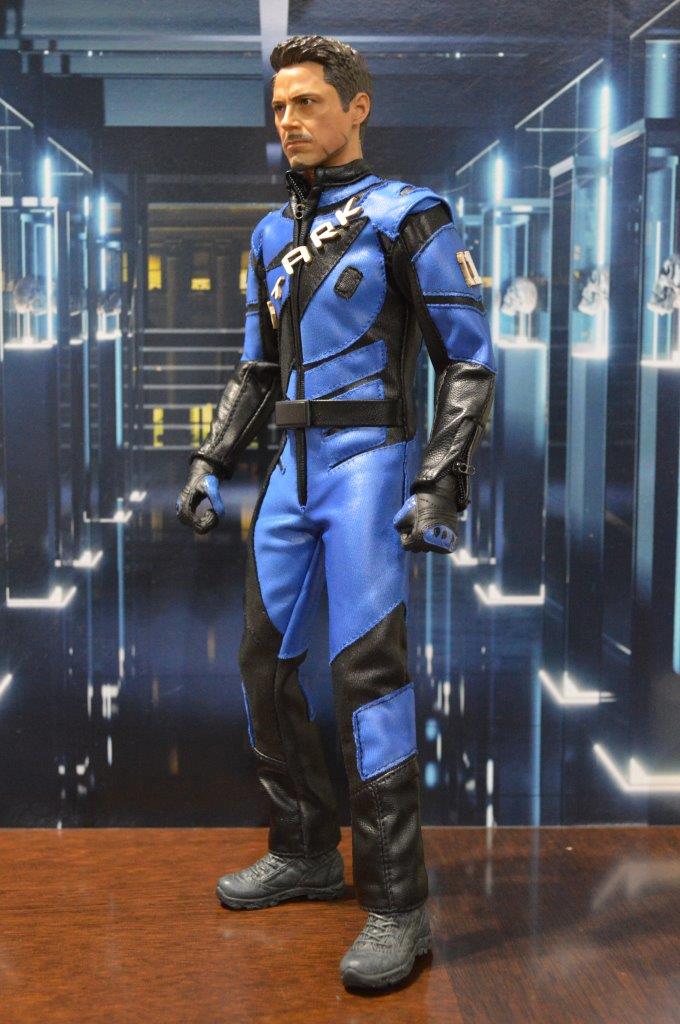 Figura Tony (Deluxe) con traje de carreras marca EM Custom Studios escala 1/6