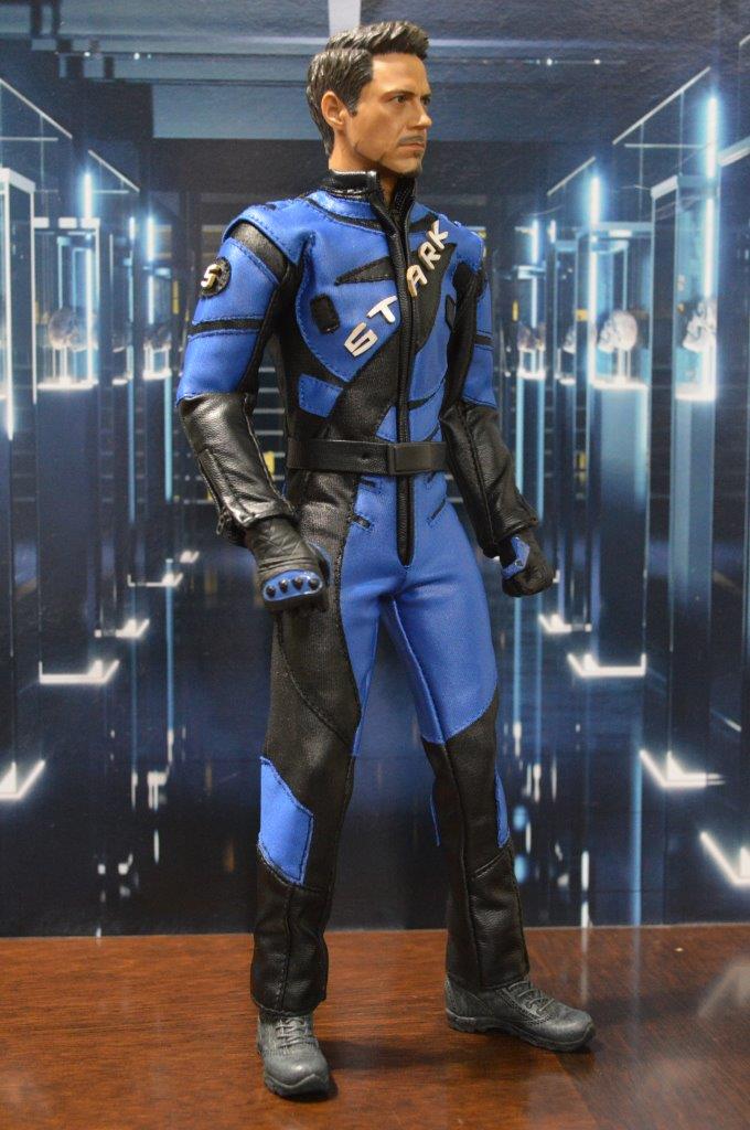 Figura Tony (Deluxe) con traje de carreras marca EM Custom Studios escala 1/6