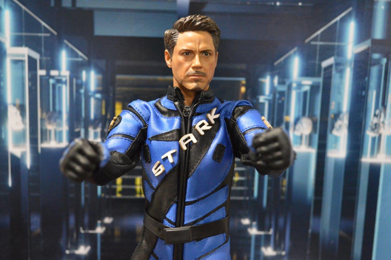 Figura Tony (Deluxe) con traje de carreras marca EM Custom Studios escala 1/6