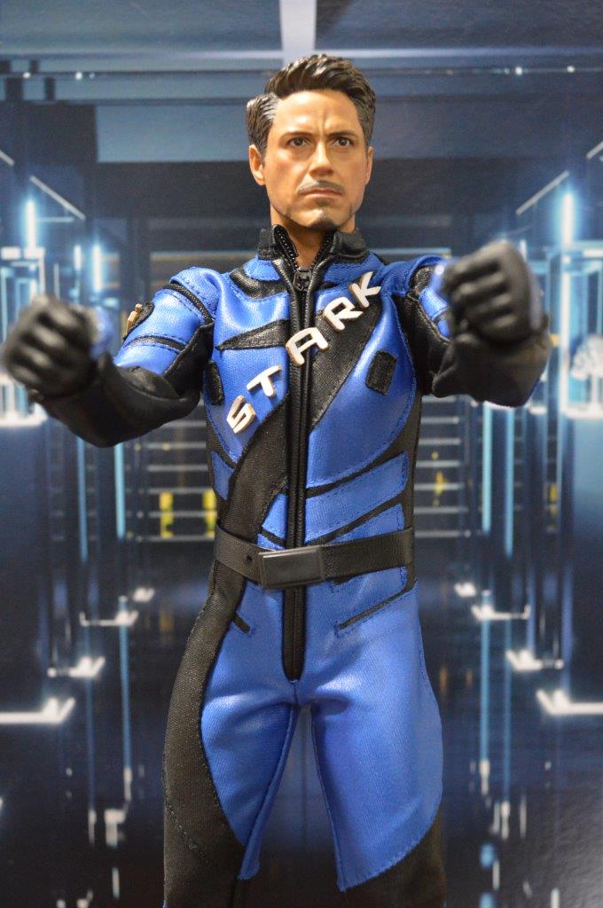 Figura Tony (Deluxe) con traje de carreras marca EM Custom Studios escala 1/6