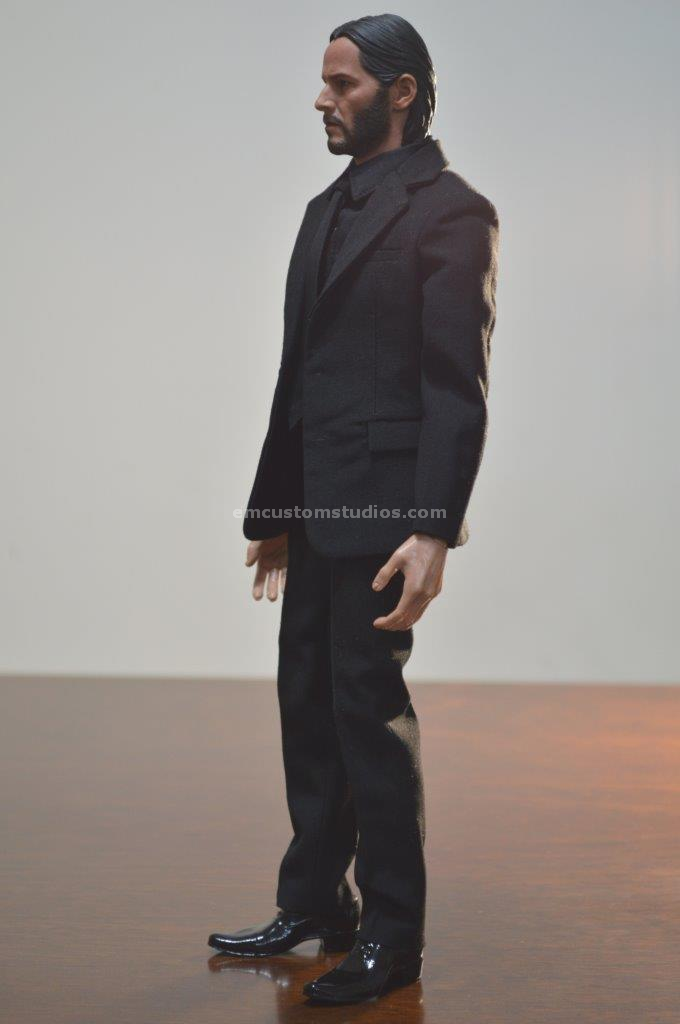 Figura Killer John Black Suit marca EM Custom Studios escala 1/6