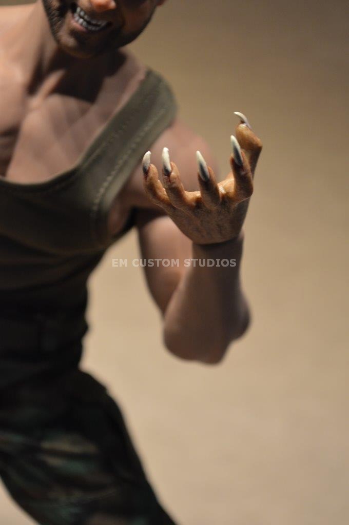 Figura Wolfman Brother con Uniforme Militar marca EM Custom Studios escala 1/6