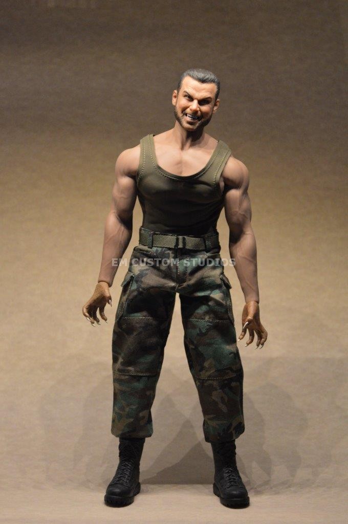 Figura Wolfman Brother con Uniforme Militar marca EM Custom Studios escala 1/6