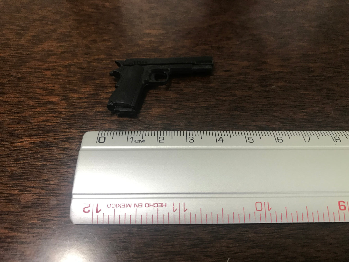 Accesorios Pistolas Escuadra para figuras marca custom escala 1/6