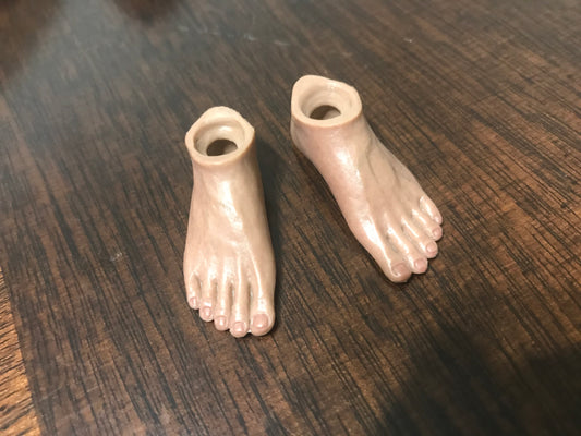 Accesorios Par de pies para cuerpos masculinos marca Worldbox escala 1/6