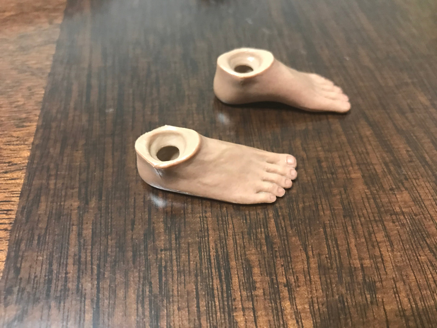 Accesorios Par de pies para cuerpos masculinos marca Worldbox escala 1/6