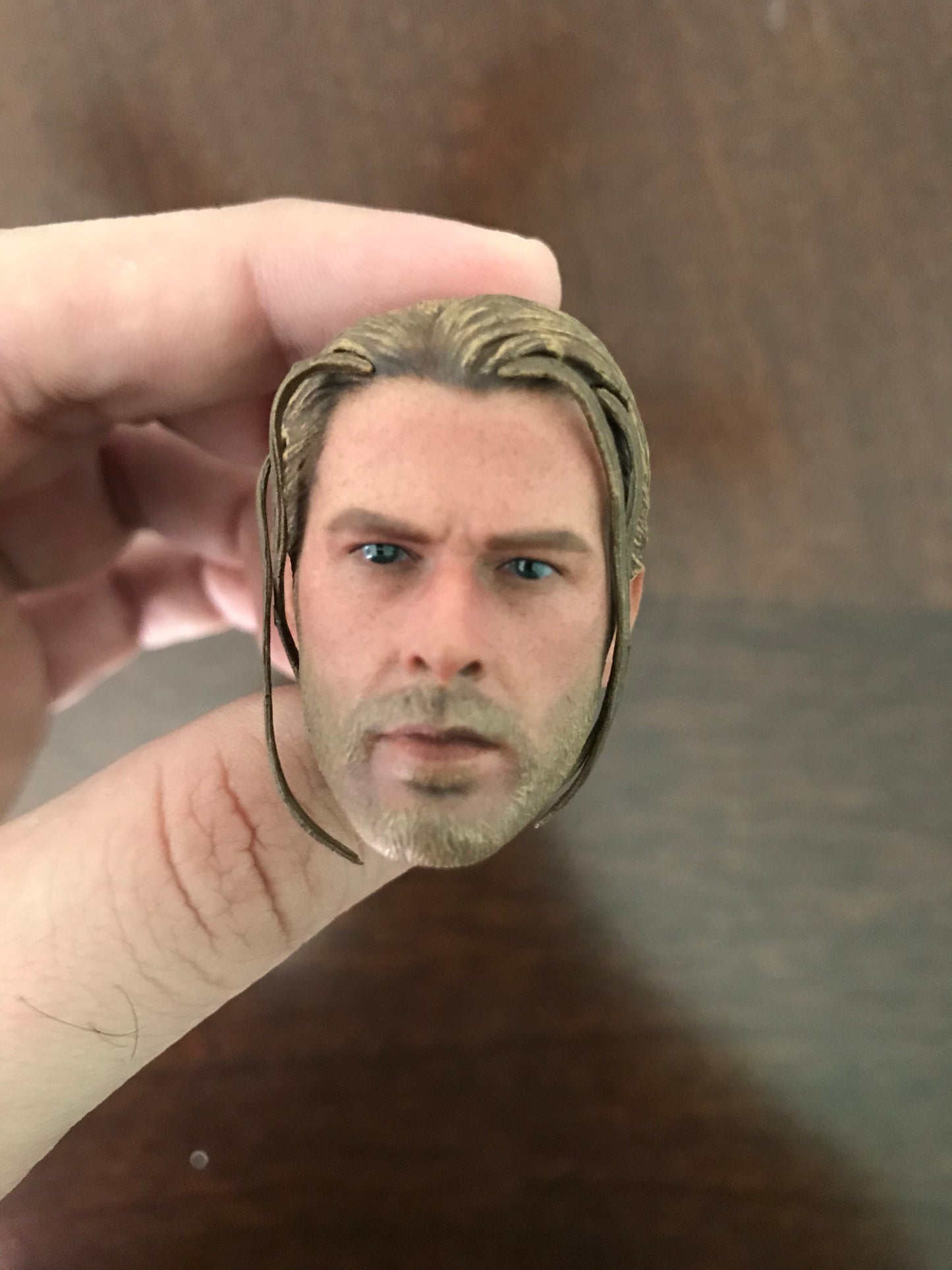 Figura Thunder marca EM Custom Studios escala 1/6