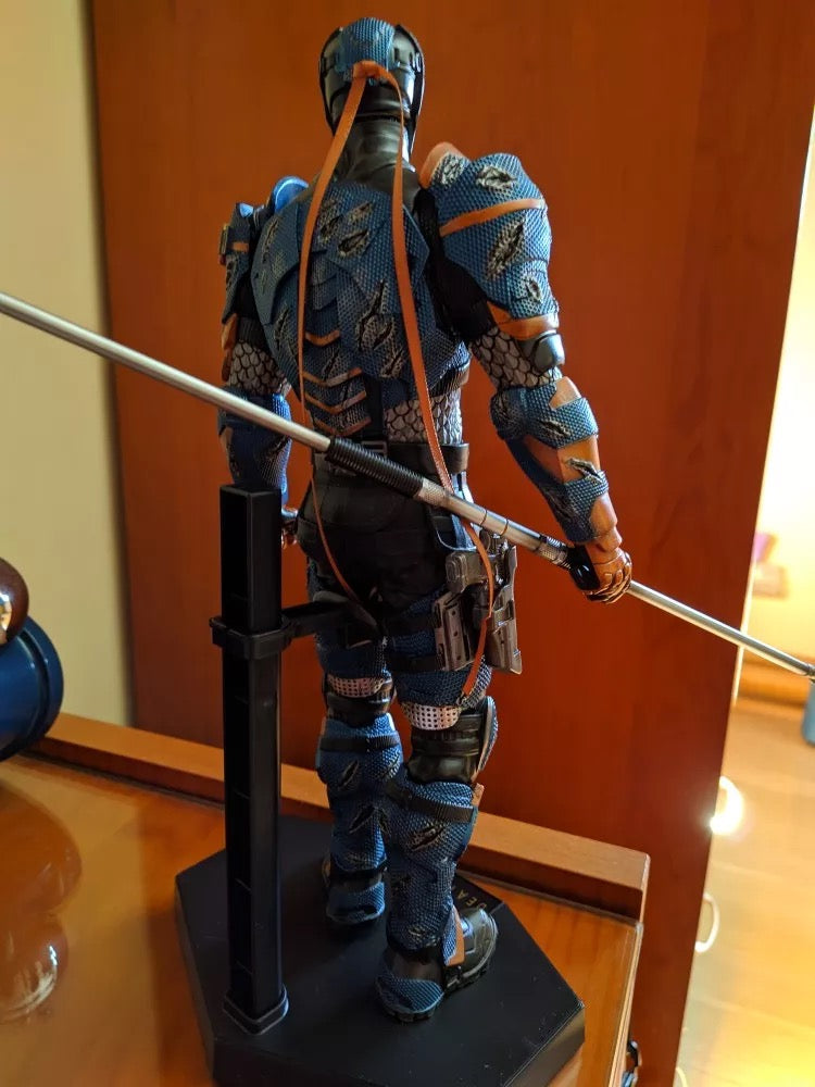 Figura Assassin marca EM Custom Studios escala 1/6