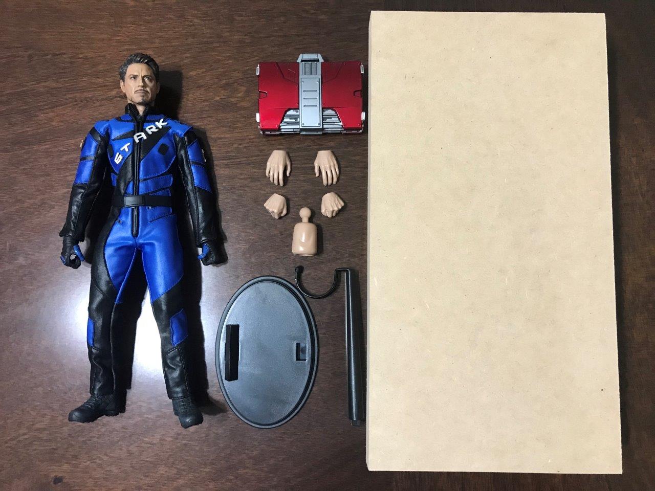Figura Tony (Deluxe) con traje de carreras marca EM Custom Studios escala 1/6