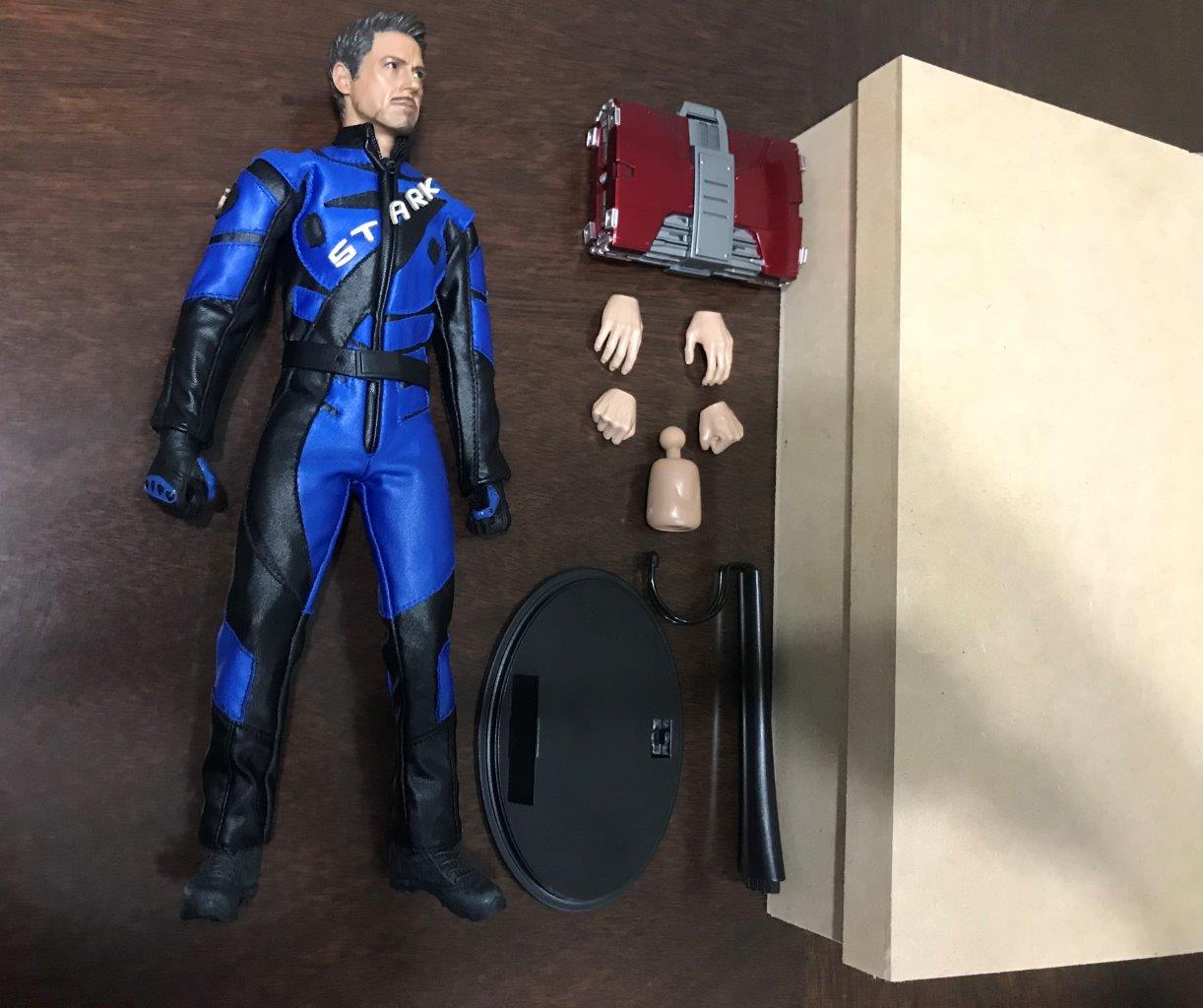 Figura Tony (Deluxe) con traje de carreras marca EM Custom Studios escala 1/6