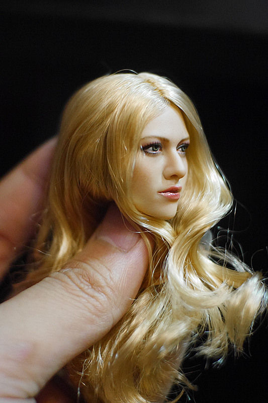 Figura Rubia Europea en Lencería VS marca EM Custom Studios escala 1/6