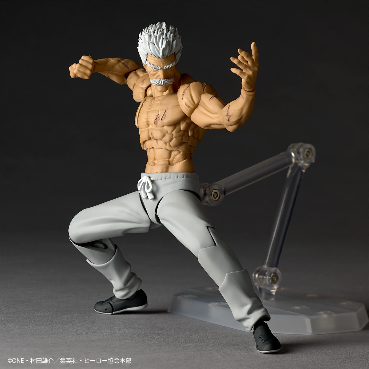 Preventa Figura Bang (Silver Fang Version)- One Punch Man - Amazing Yamaguchi Revoltech marca Kaiyodo NR113 escala 1/12