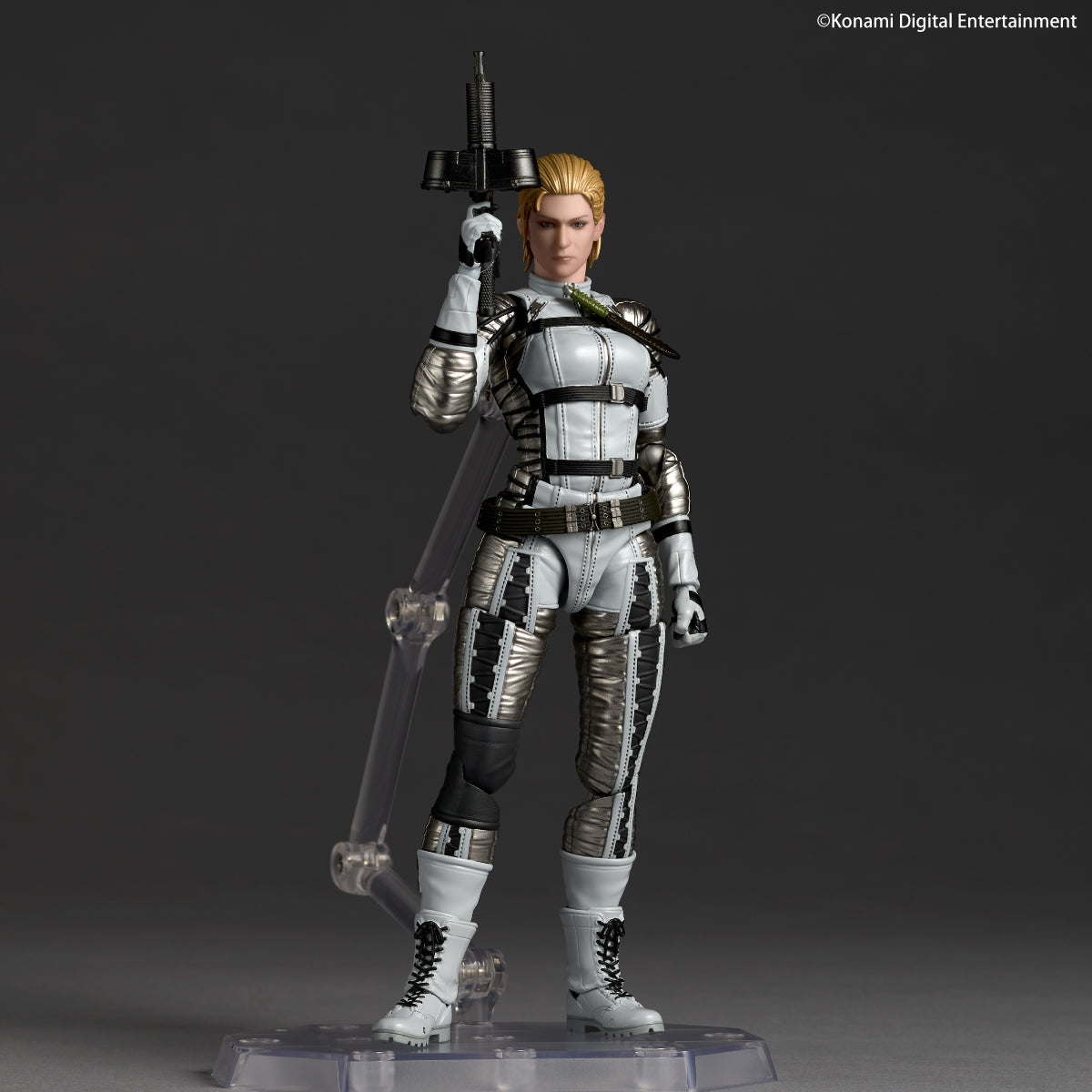 Preventa Figura The Boss - Metal Gear Solid Delta: Snake Eater - Amazing Yamaguchi Revoltech marca Kaiyodo NR117 escala 1/12