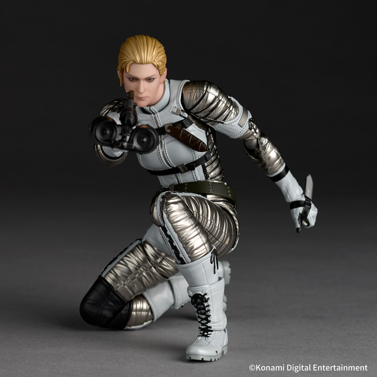 Preventa Figura The Boss - Metal Gear Solid Delta: Snake Eater - Amazing Yamaguchi Revoltech marca Kaiyodo NR117 escala 1/12