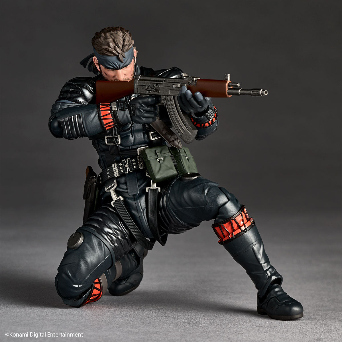 Preventa Figura Naked Snake (Sneaking Suit Ver.) - Metal Gear Solid Delta: Snake Eater - Amazing Yamaguchi Revoltech marca Kaiyodo NR119 escala 1/12