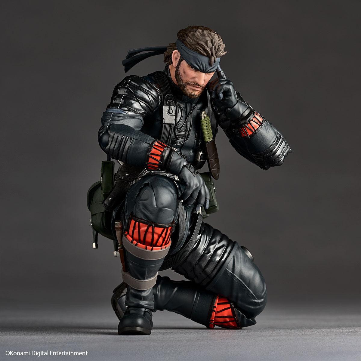 Preventa Figura Naked Snake (Sneaking Suit Ver.) - Metal Gear Solid Delta: Snake Eater - Amazing Yamaguchi Revoltech marca Kaiyodo NR119 escala 1/12