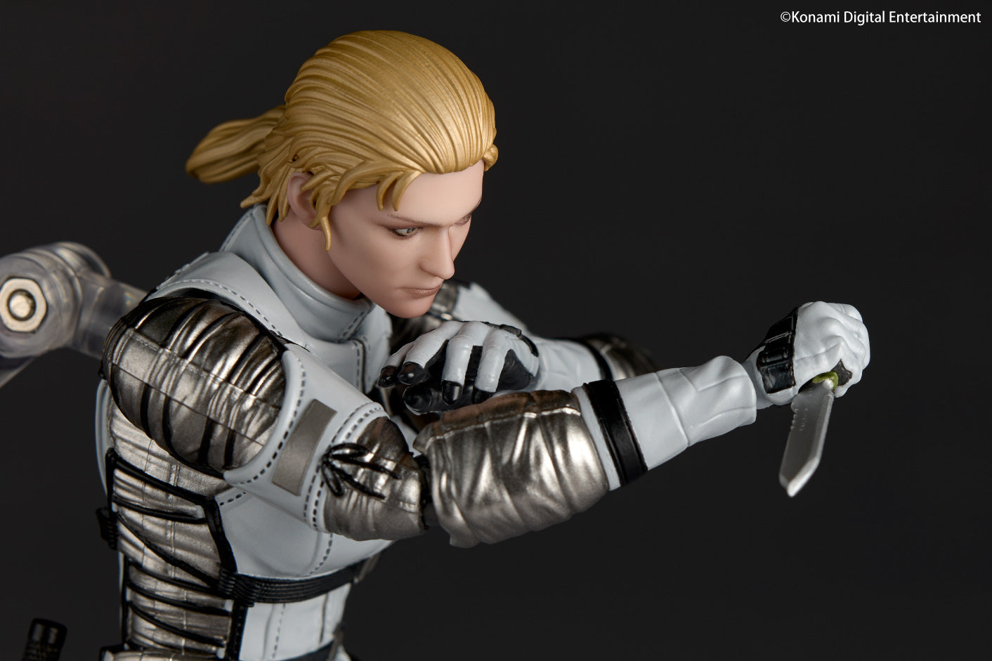 Preventa Figura The Boss - Metal Gear Solid Delta: Snake Eater - Amazing Yamaguchi Revoltech marca Kaiyodo NR117 escala 1/12