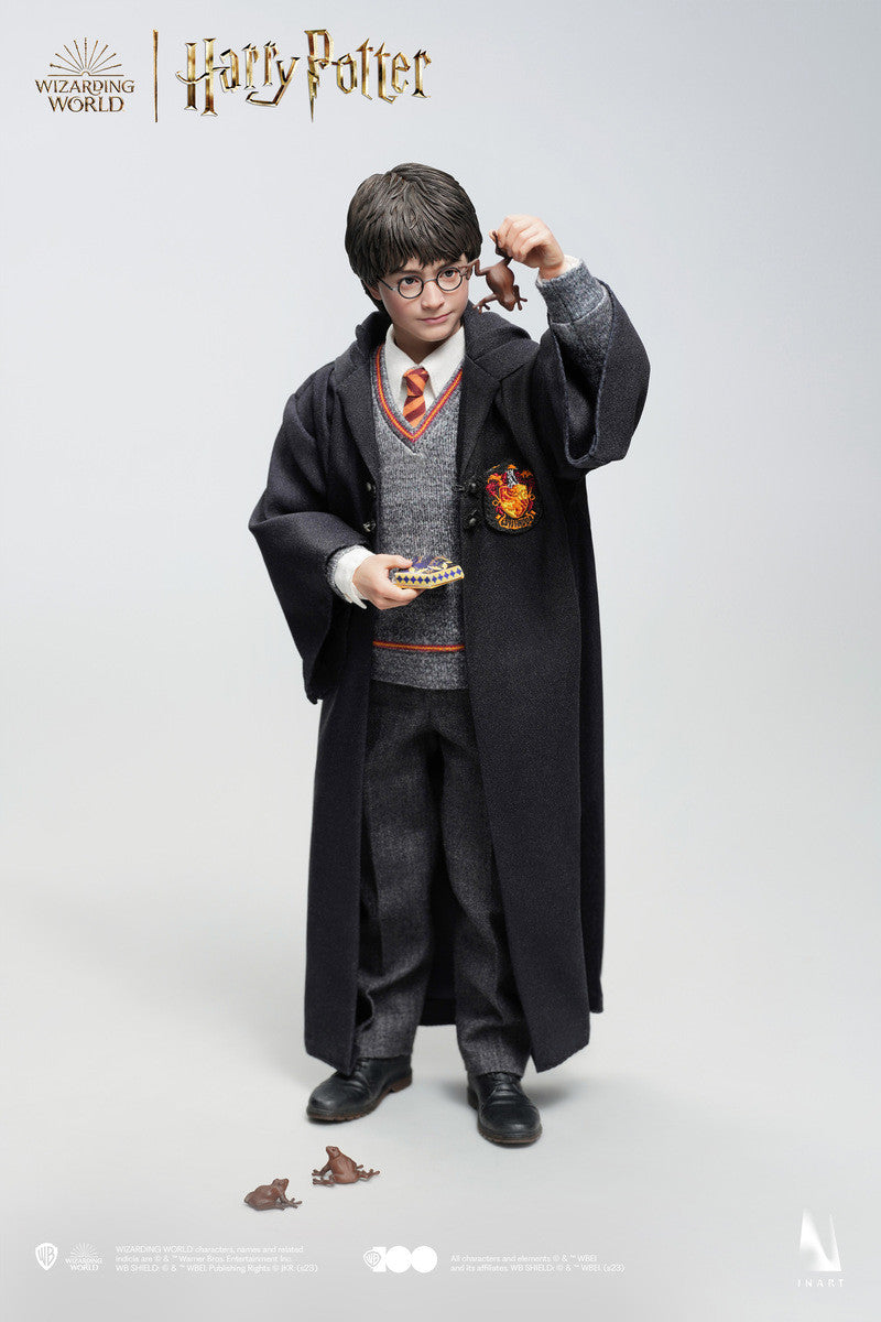Preventa Figura Harry Potter - Hogwarts School Uniform Inart (Standard Edition) (Cabello Esculpido) marca Queen Studios AG006S1 escala 1/6