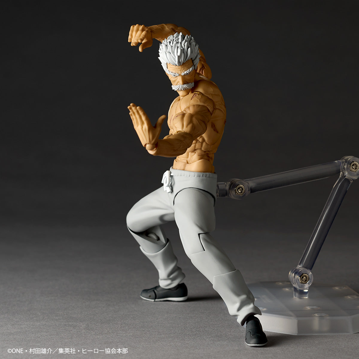 Preventa Figura Bang (Silver Fang Version)- One Punch Man - Amazing Yamaguchi Revoltech marca Kaiyodo NR113 escala 1/12