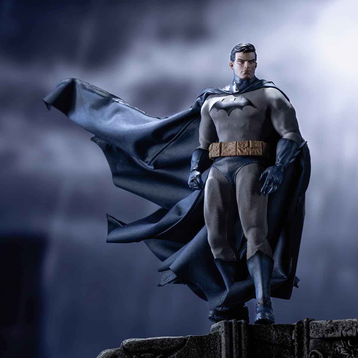 Preventa Figura BATMAN HUSH marca POP MART x Gong Studio escala 1/12