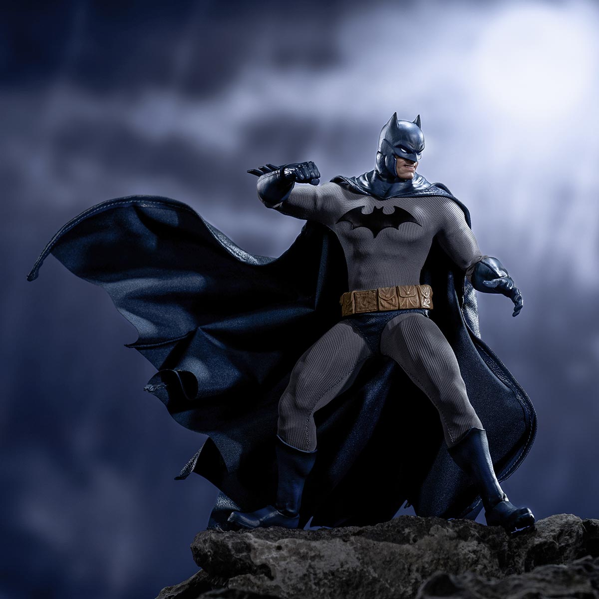 Preventa Figura BATMAN HUSH marca POP MART x Gong Studio escala 1/12