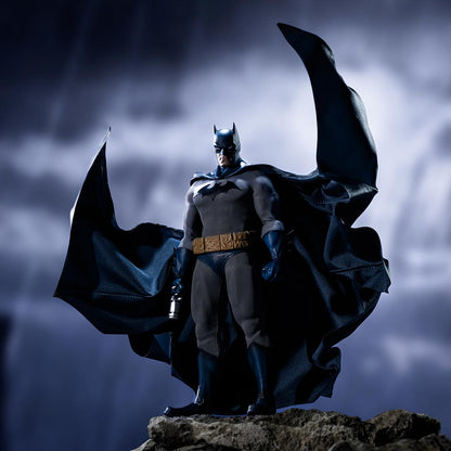 Preventa Figura BATMAN HUSH marca POP MART x Gong Studio escala 1/12