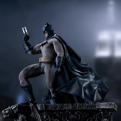 Preventa Figura BATMAN HUSH marca POP MART x Gong Studio escala 1/12