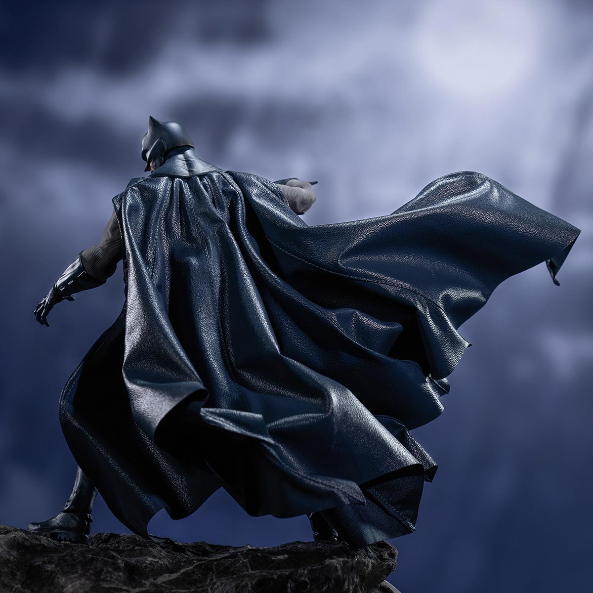 Preventa Figura BATMAN HUSH marca POP MART x Gong Studio escala 1/12