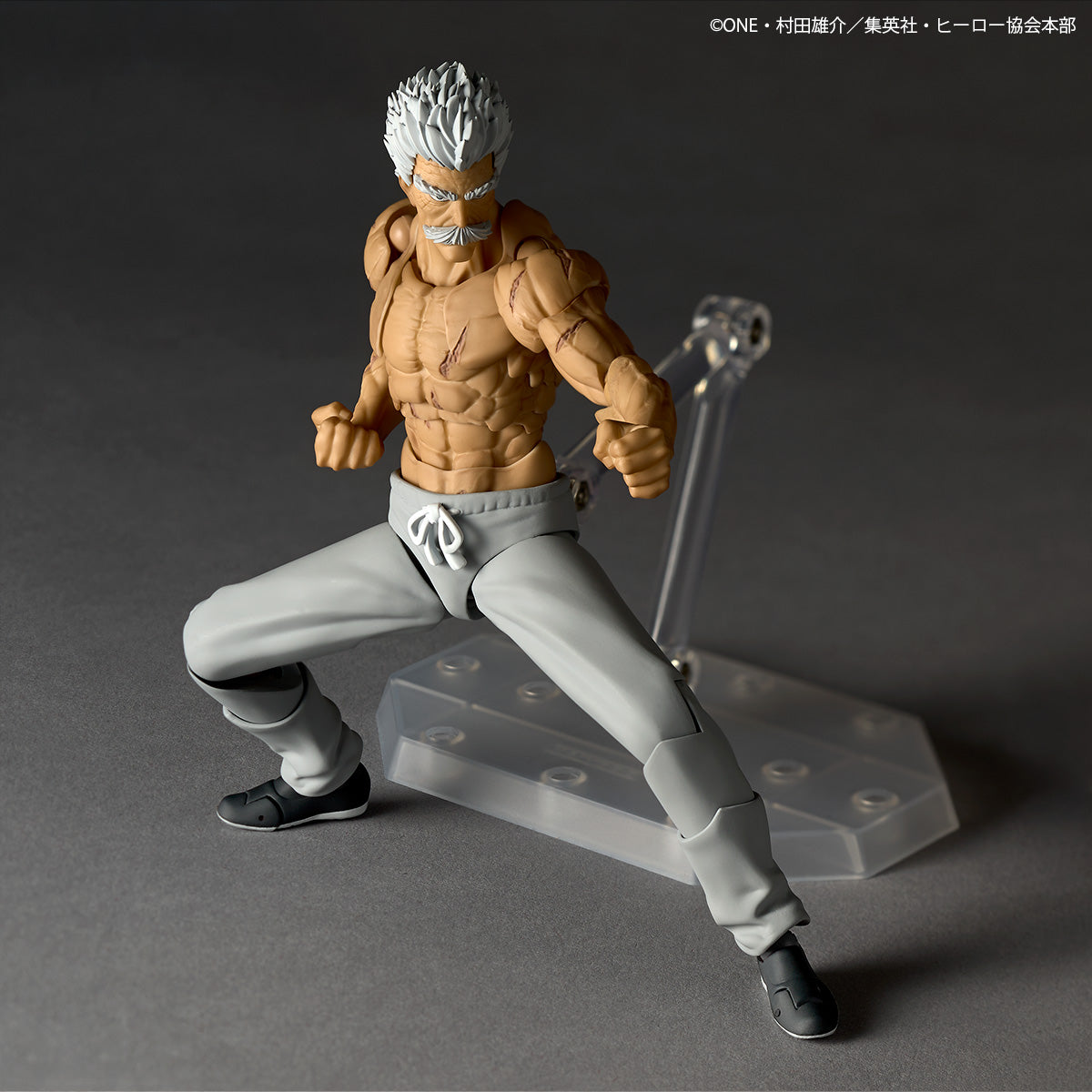 Preventa Figura Bang (Silver Fang Version)- One Punch Man - Amazing Yamaguchi Revoltech marca Kaiyodo NR113 escala 1/12