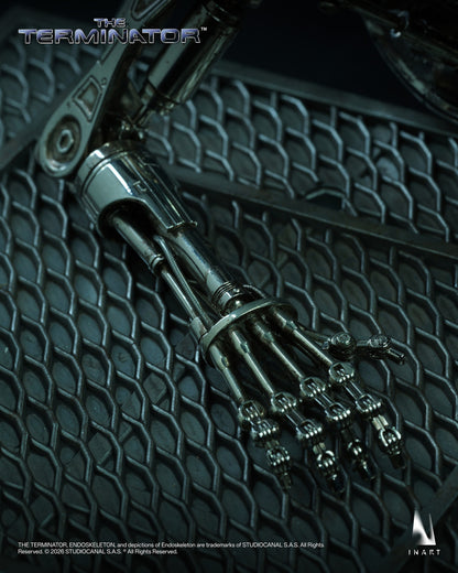 Preventa Figura T-800 Endoskeleton - The Terminator marca INART A036 Queen Studio escala 1/6